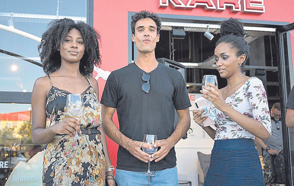 Los modelos Noelia Togna, Nacho Salom y Marie Rose.