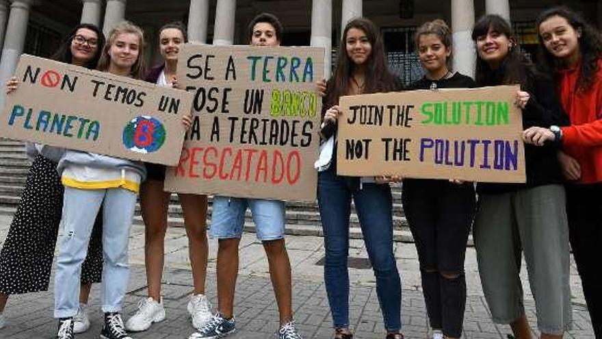 Estudiantes del Valle Inclán protestando esta semana pasada. // G. S.