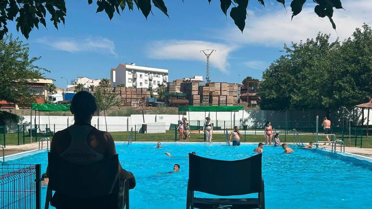 Aspecto actual de la piscina de Aceuchal.