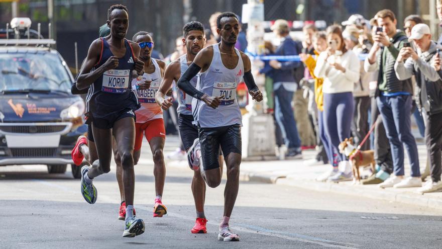 El etíope Tamirat Tola y la keniana Hellen Obiri se coronan en la Maratón de Nueva York