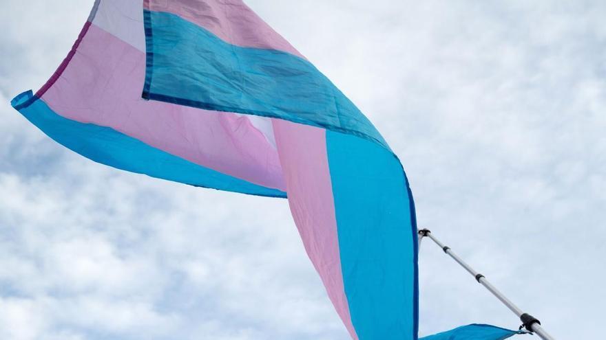 Viajar hasta Barcelona para que se cumpla la ley trans aragonesa: "Si tiene que operarse de nuevo, prefiere morirse"