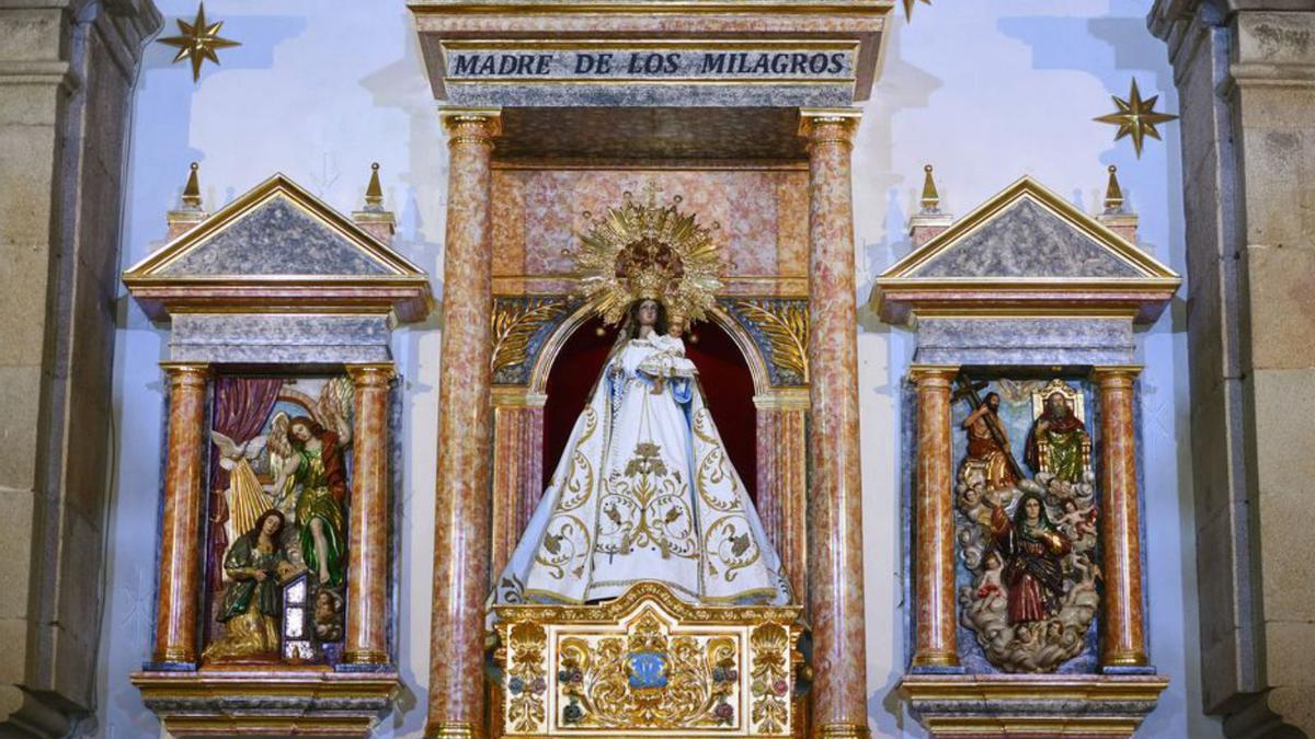 La Virgen luce su nuevo traje restaurado.  | // GUSTAVO SANTOS