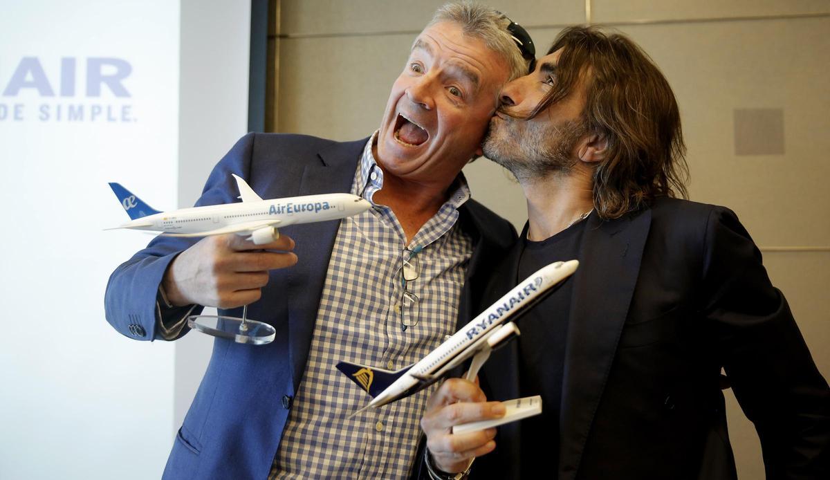 Michael OLeary, presidente de Ryanair (izquierda), y Javier Hidalgo, accionista de Globalia (derecha).