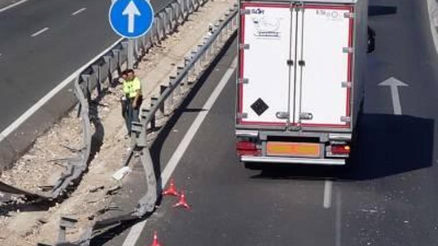 El estado en el que quedó la mediana de la autovía