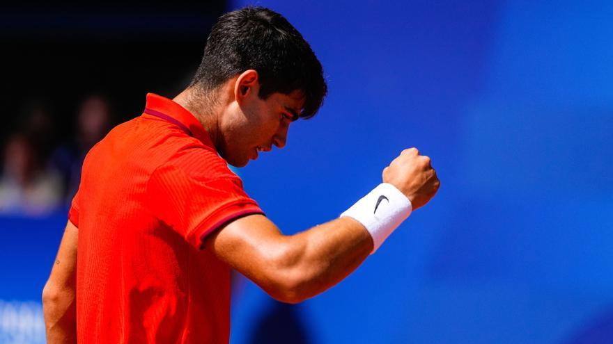 Alcaraz evita a Djokovic hasta la final en el US Open y cae en el lado de Sinner