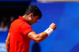 Alcaraz evita a Djokovic hasta la final en el US Open y cae en el lado de Sinner