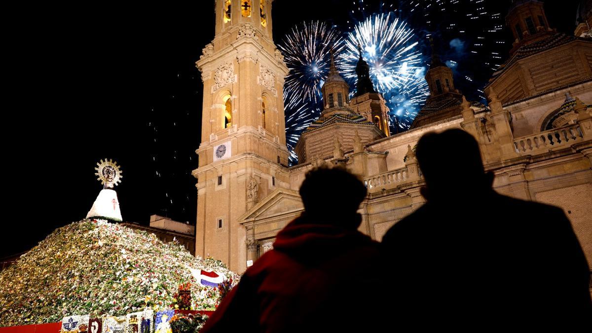 En imágenes | Unos espectaculares fuegos artificiales ponen el broche de oro a las Fiestas del Pilar 2023