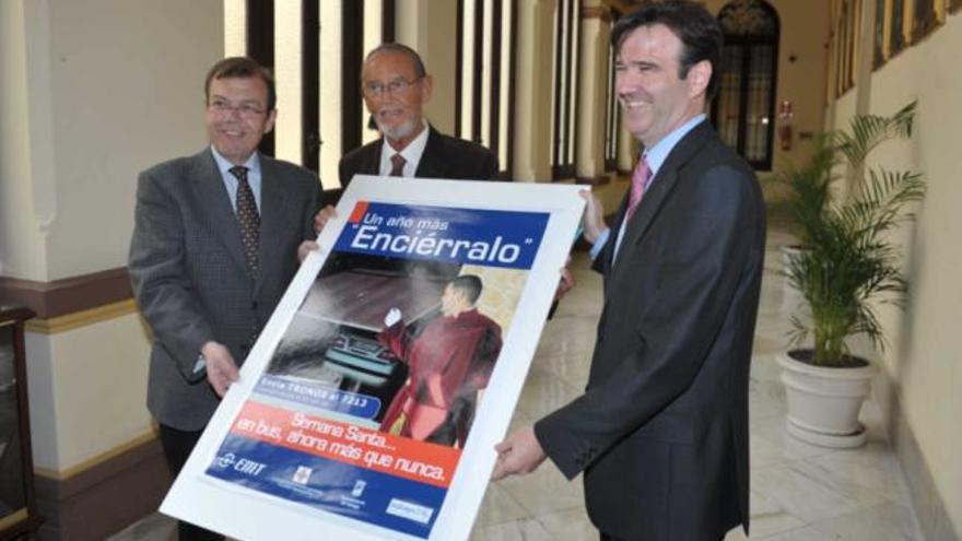 Rafael REcio, Juan Ramón Casero y Pablo Atencia presentan la campaña de la EMT.