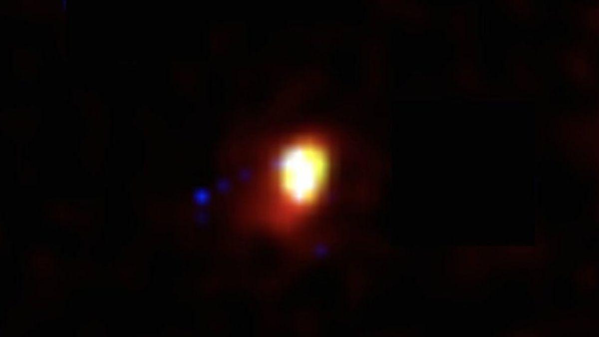 A pocos días de haber hallado la galaxia más distante, James Webb rompe su propio récord y va más atrás en el tiempo: así se veía la galaxia CEERS-93316 solo 235 millones de años después del Big Bang.