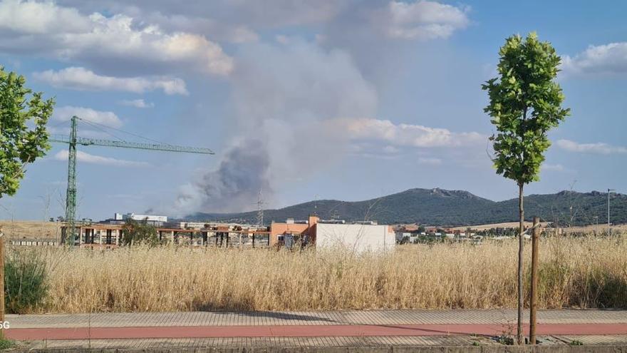 El incendio de Sierra de Fuentes queda estabilizado y se desactiva el nivel 1 de peligrosidad