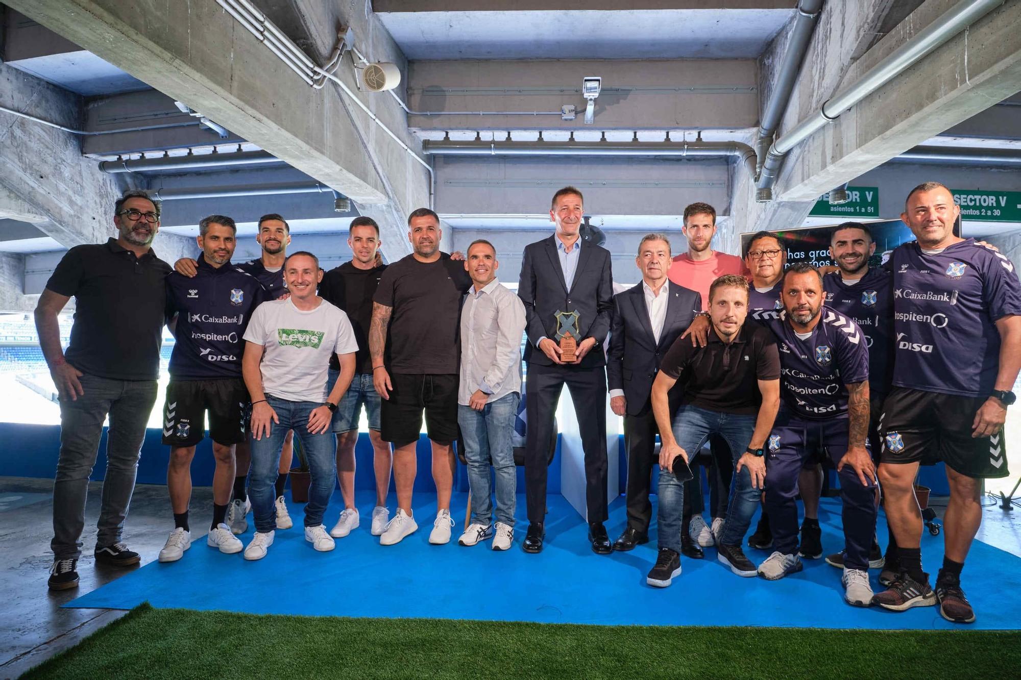 Entrega a Ramis del distintivo Leyenda blanquiazul