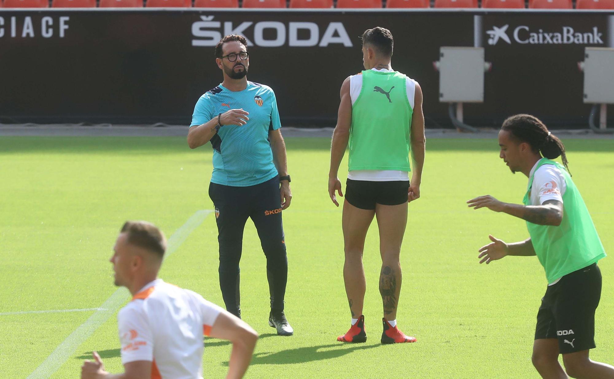 Sesión en Mestalla con Maxi Gómez y Alderete