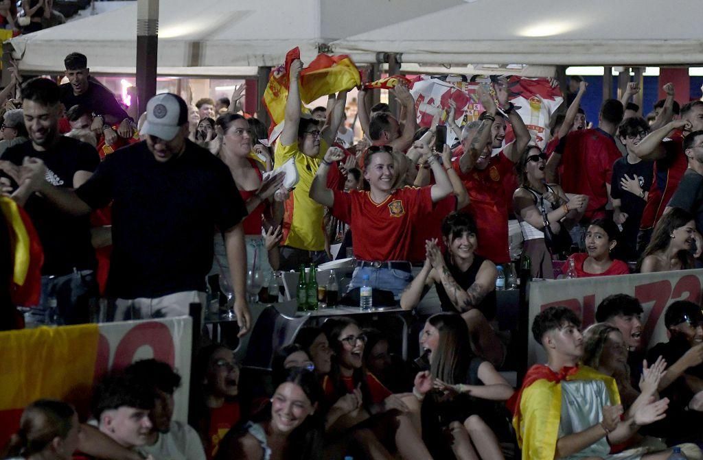 Cientos de murcianos abarrotan el Zig Zag para ver la final de España
