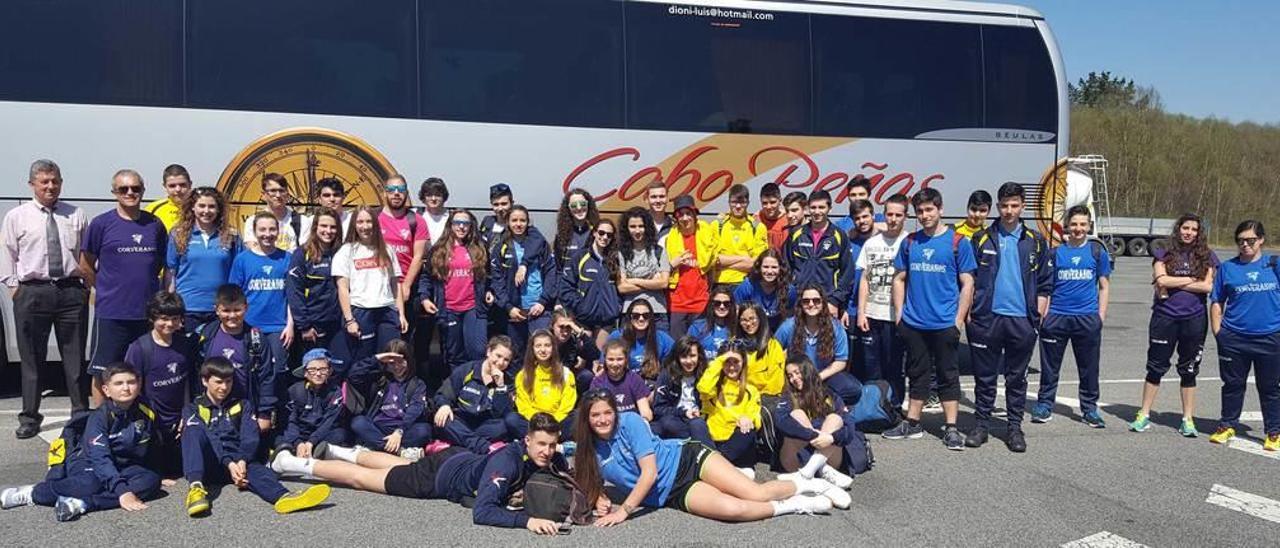 Los corveranos lucen su balonmano