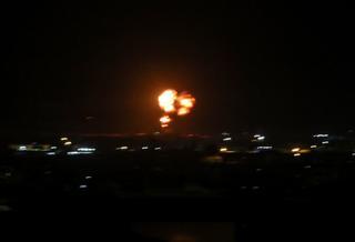 Israel bombardea por sexta noche consecutiva objetivos de Hamás en Gaza