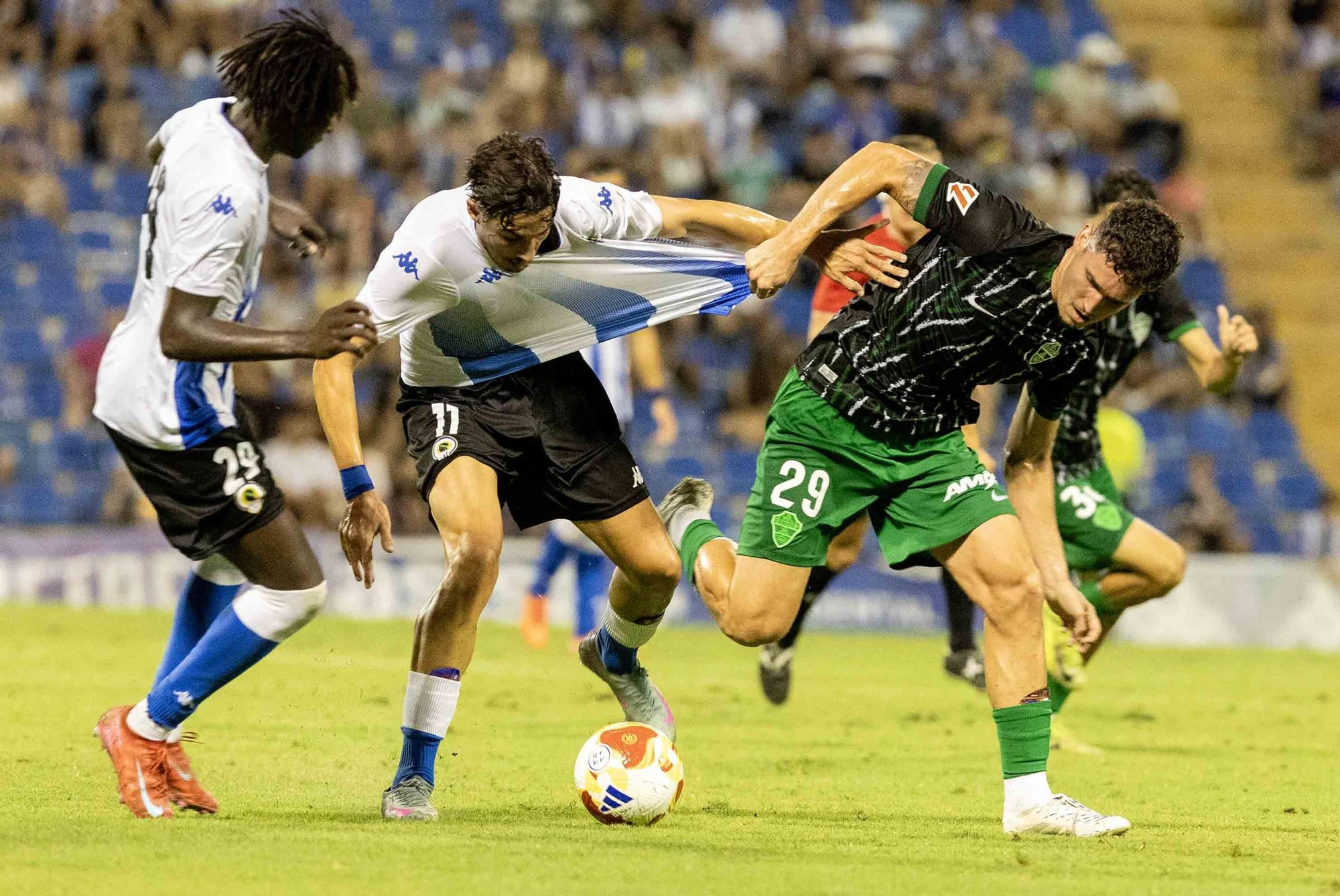 El Hércules se impone 2-0 al Elche en un derbi de nivel en el Rico Pérez