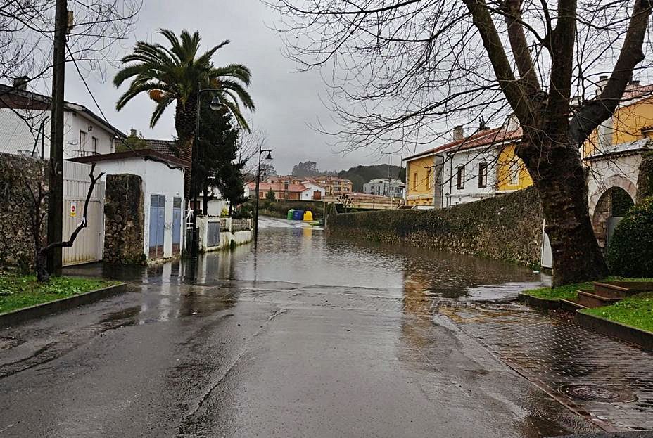 La calle de Celoriu anegada por el agua. | R. E. San Román