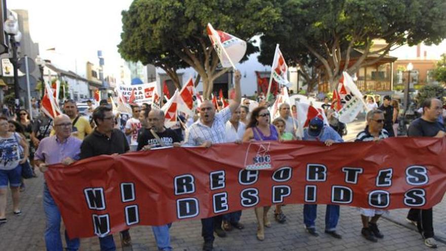 Miembros del Frente Sindical Obrero de Canarias, ayer, manifestandose. | a. cruz