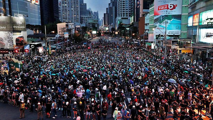 Manifestació massiva contra el Govern a Bangkok.