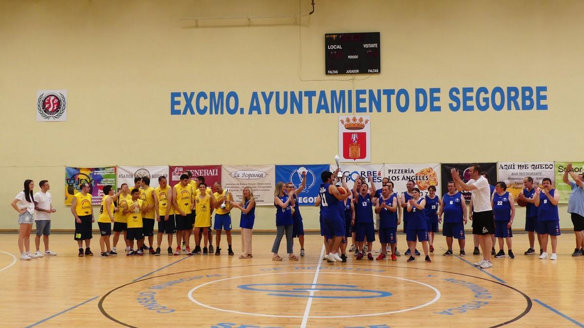 Gran deportividad entre el CB Segorbe y el Aderes de Burjassot.