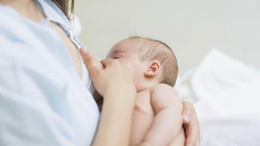 Los pediatras piden a las madres de Portmán que sigan con la lactancia materna