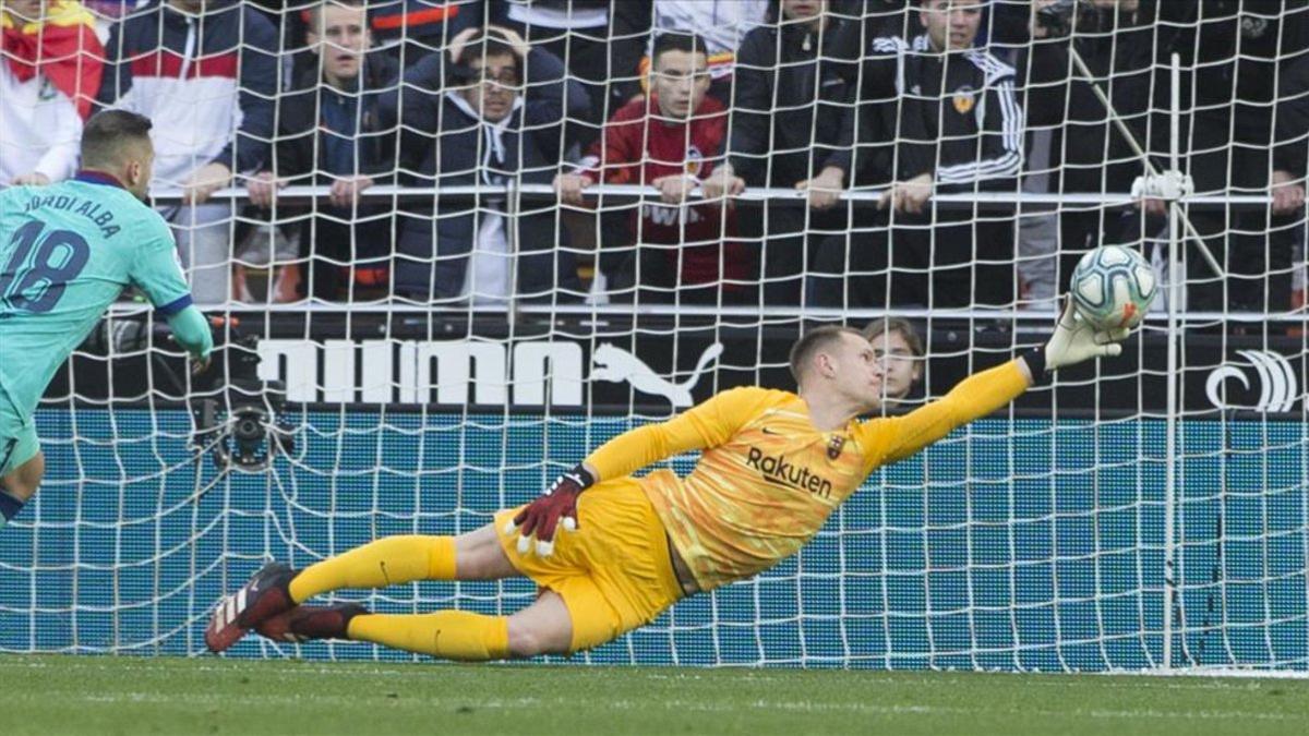 Marc Andre Ter Stegen fue de los pocos futbolistas del FC Barcelona que se salvó en Mestalla