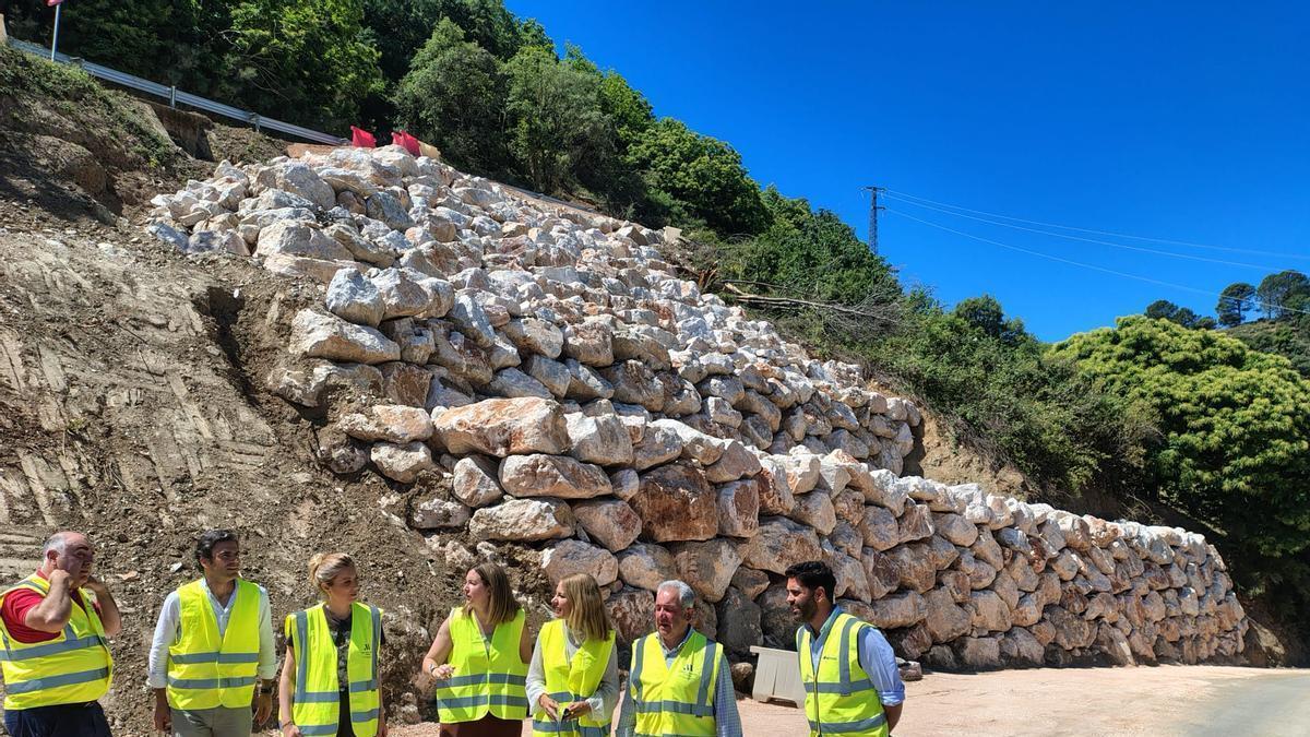 Escollera ejecutada en la carretera de acceso a Benalauria