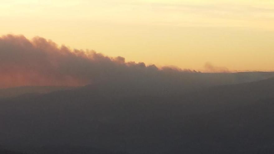 Extinguido el incendio de Padrenda tras quemar 225 hectáreas