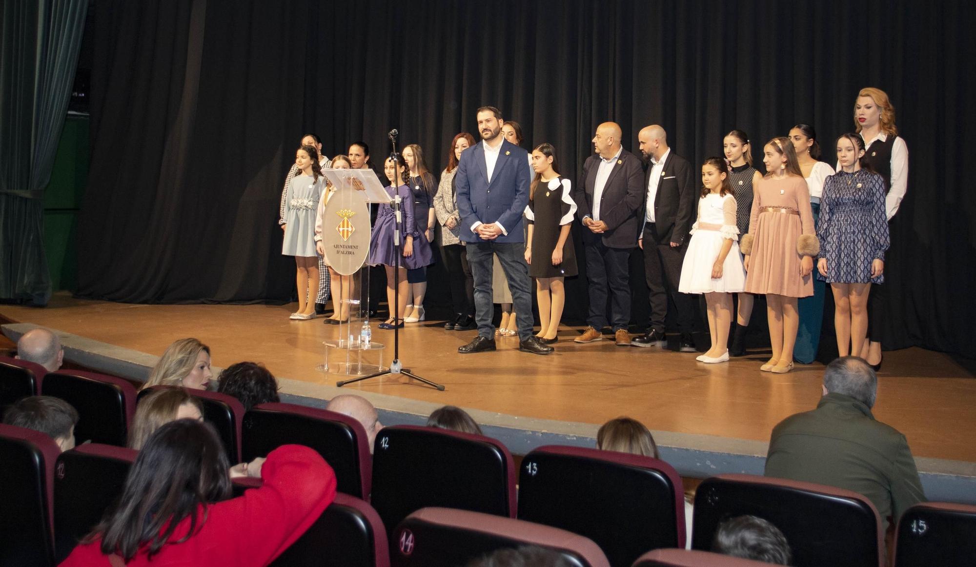 El Mercat y la Plaça Major logran el premio a los mejores "ninots" de la Sección Especial de Alzira