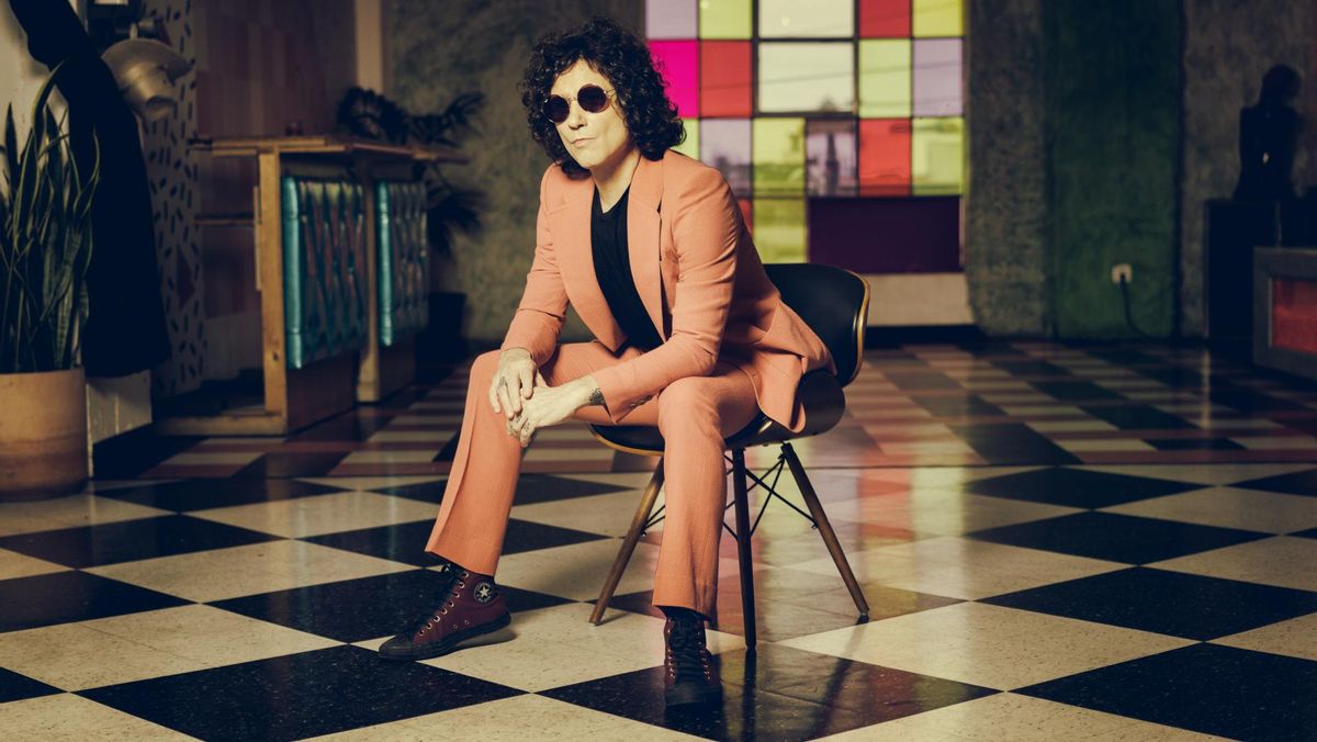¿Què li passa a Enrique Bunbury al coll? ¿Què li passa a Enrique Bunbury al coll?