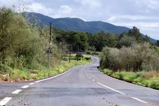 Sant Joan asfalta la carretera de Sant Llorenç y dos caminos