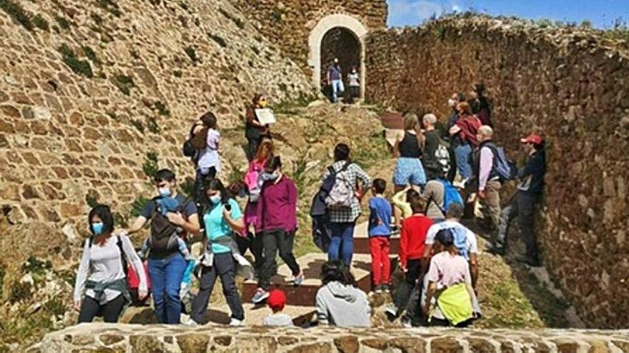 Visitants al castell de Montsoriu la Setmana Santa.