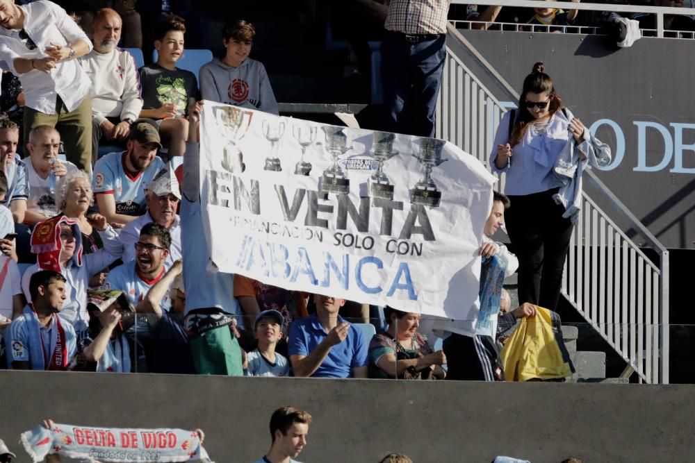 Cánticos de ocasión por parte de las dos hinchadas, preñados de sarcasmo, se unieron a los clásicos del derbi.