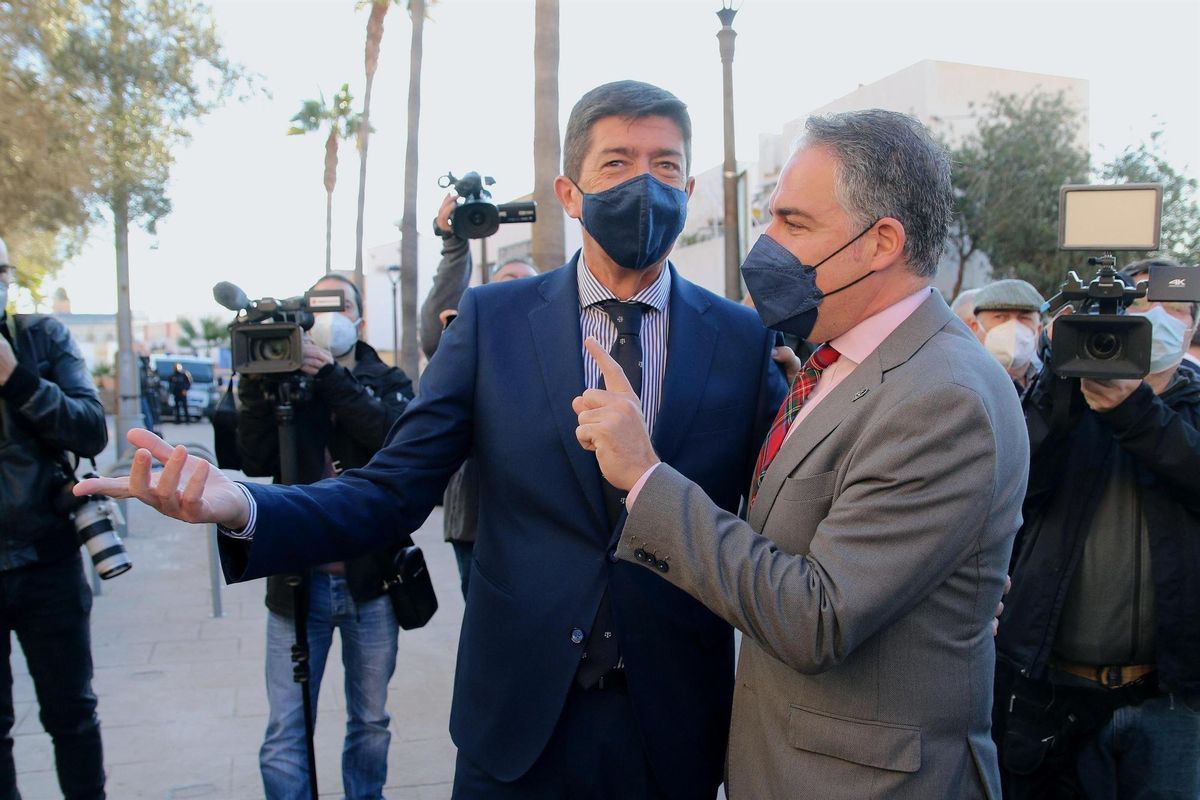 Juan Marín abandona en ambulància la reunió del Govern andalús després de sentir un mareig