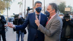 Juan Marín abandona en ambulància la reunió del Govern andalús després de sentir un mareig