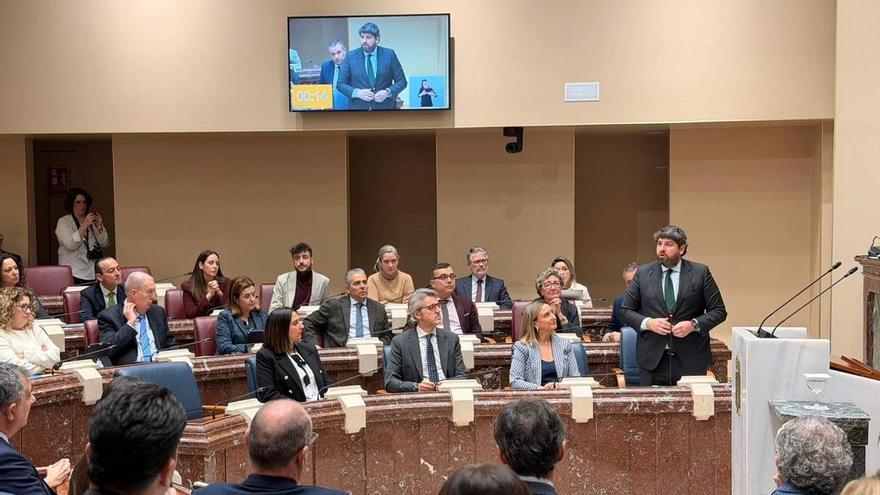 PSOE y Vox intentarán acorralar el jueves a López Miras preguntando por la vivienda y el trasvase del Ebro