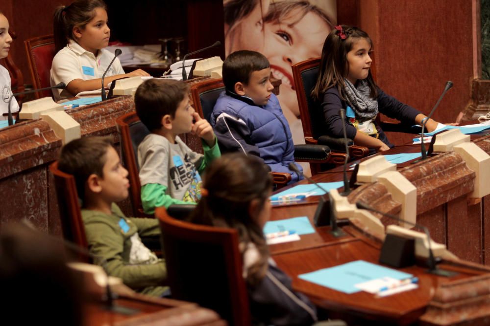 Pleno infantil en la Asamblea Regional