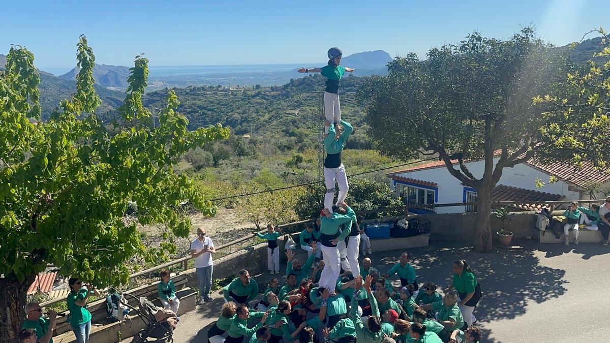 Un paisatge excepcional. La Muixeranga i, al fons, la mar i el Montgó
