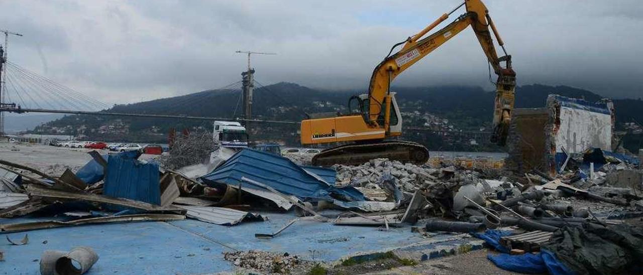 Las obras de reconstrucción de la nave A de Fandicosta arrancaron el martes. // Gonzalo Núñez