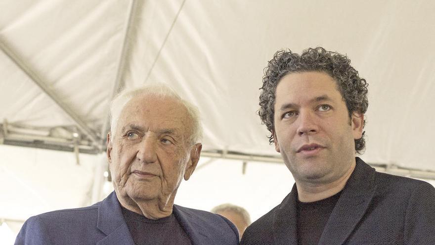 Frank Gehry y Gustavo Dudamel, en la presentación de la sede.