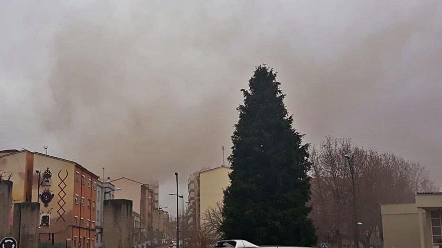 El incendio de una chimenea de un restaurante causa alarma en Zamora