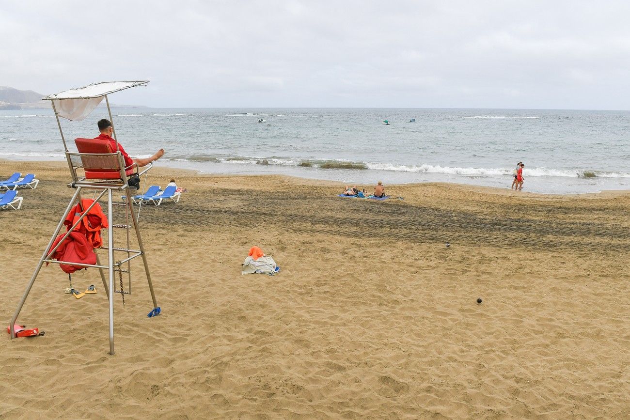 La ola de calor llega al entorno de la playa de Las Canteras