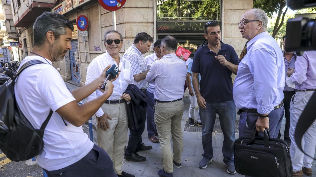 Juan Marí, a la izquierda, y José María Costa, a la derecha, esta mañana en Palma.