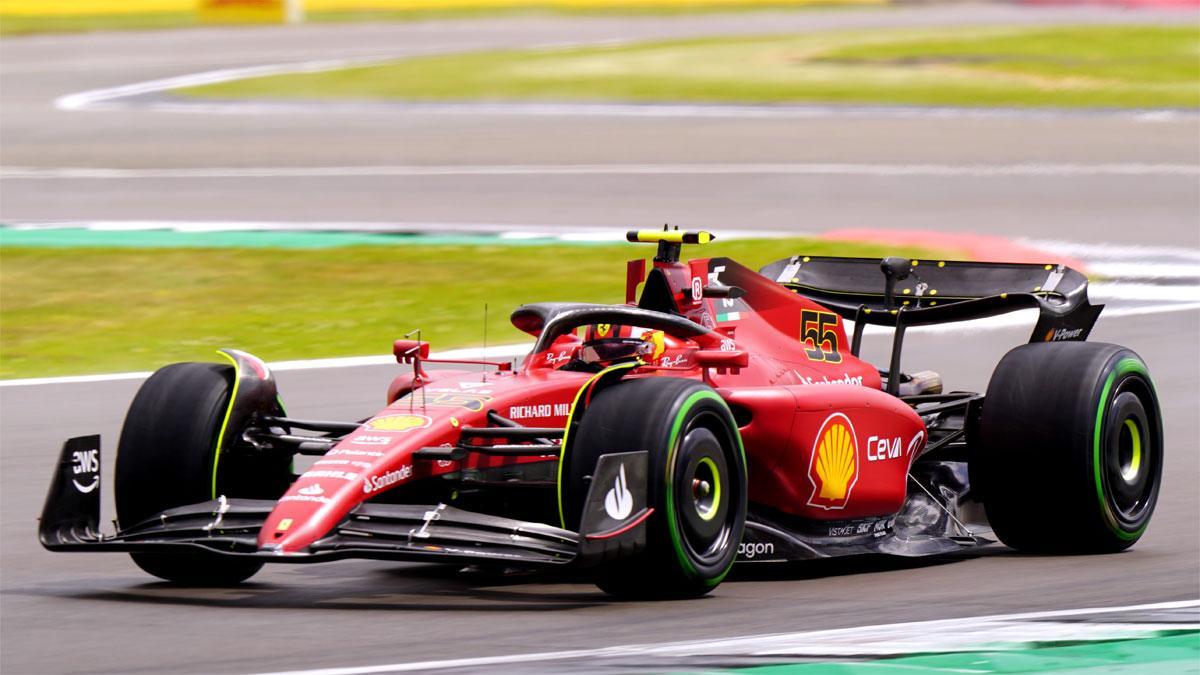 Sainz, en acción durante los segundos entrenamientos libres en Silverstone