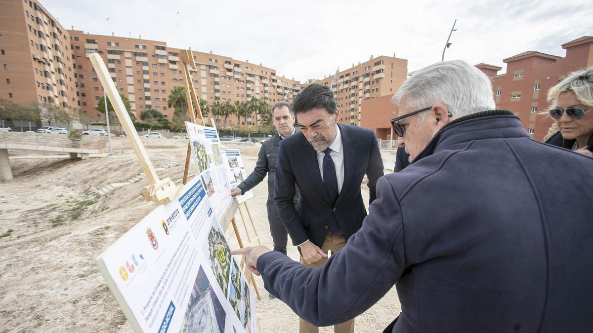 Empiezan los trabajos en el parque Isla de Corfú