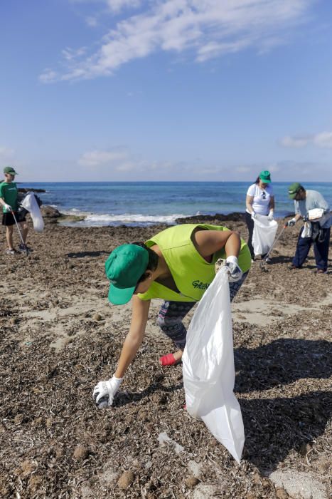 Voluntarios retiran 130 kilos de residuos en Es Carnatge