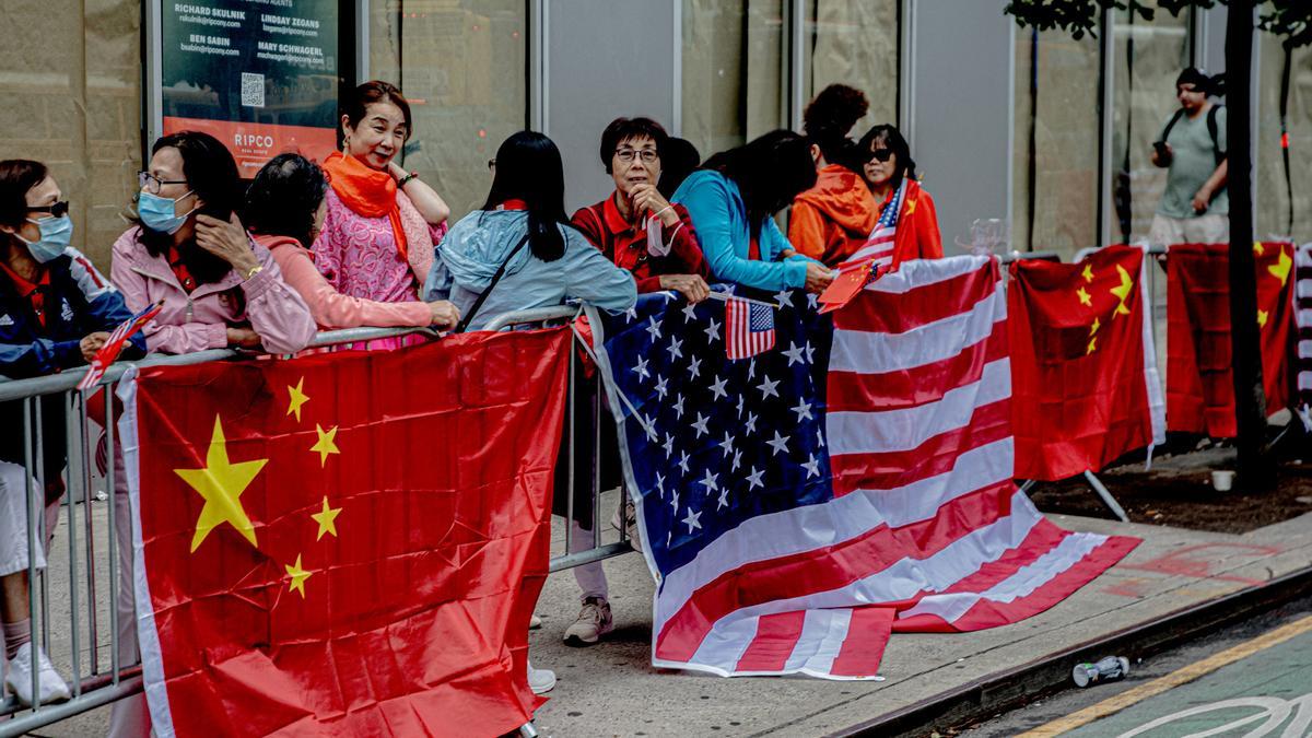 Banderas de China y Estados Unidos (archivo)