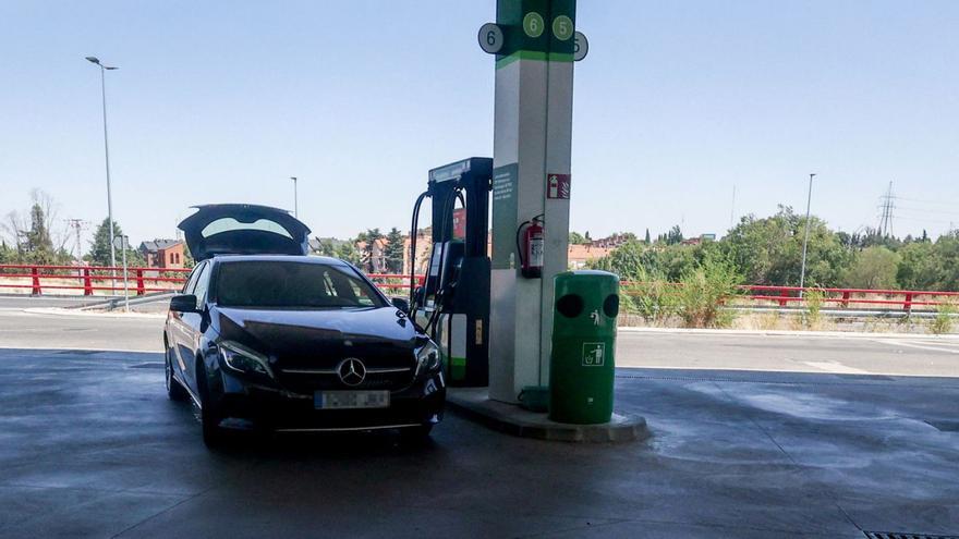 El mes de agosto comienza en Galicia con el carburante más barato que hace un año