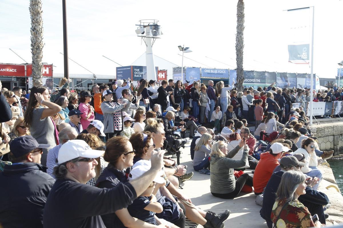 Expectación entre el publico por ver la salida de la Ocean Race