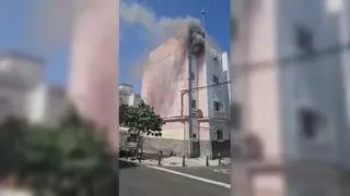 Alerta por el incendio en un bloque de viviendas en Las Palmas de Gran Canaria